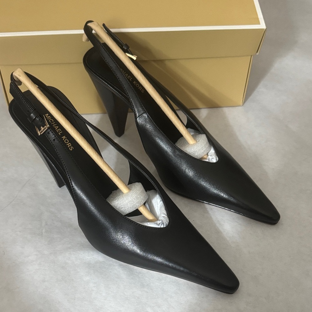 MICHAEL MICHAEL KORS
Electra Leather Slingback Pump Size 6 NEW